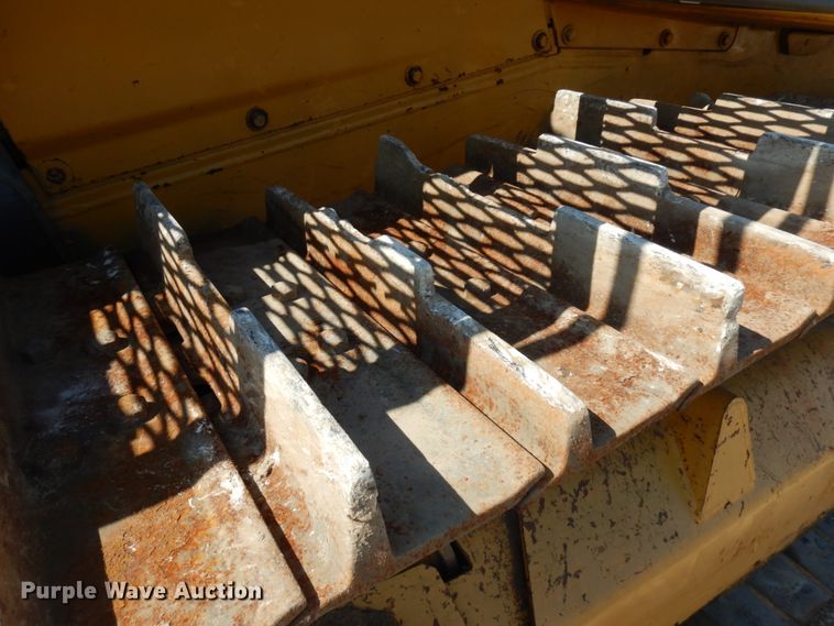 image for item IL9796 2004 John Deere 1050C  crawler tractor