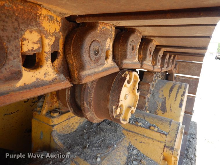 image for item IL9796 2004 John Deere 1050C  crawler tractor