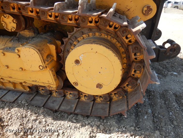 image for item IL9796 2004 John Deere 1050C  crawler tractor