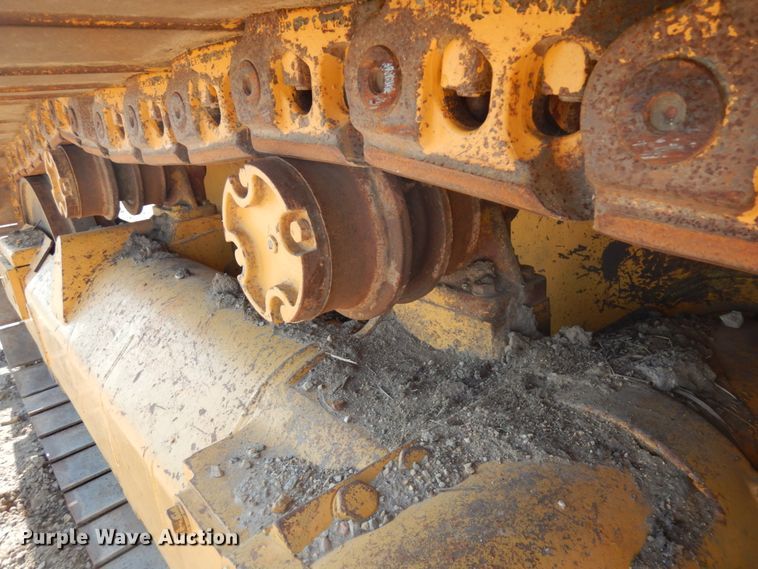 image for item IL9796 2004 John Deere 1050C  crawler tractor