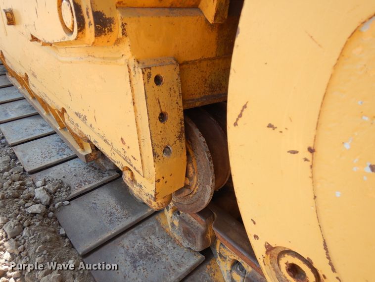 image for item IL9796 2004 John Deere 1050C  crawler tractor