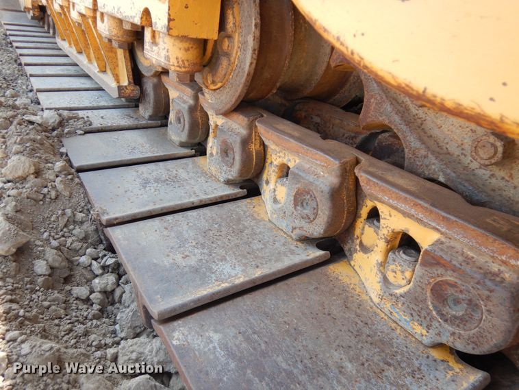 image for item IL9796 2004 John Deere 1050C  crawler tractor