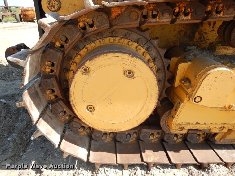 image for item IL9796 2004 John Deere 1050C  crawler tractor