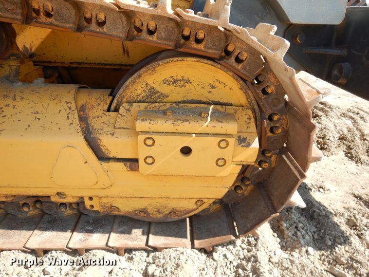 image for item IL9796 2004 John Deere 1050C  crawler tractor