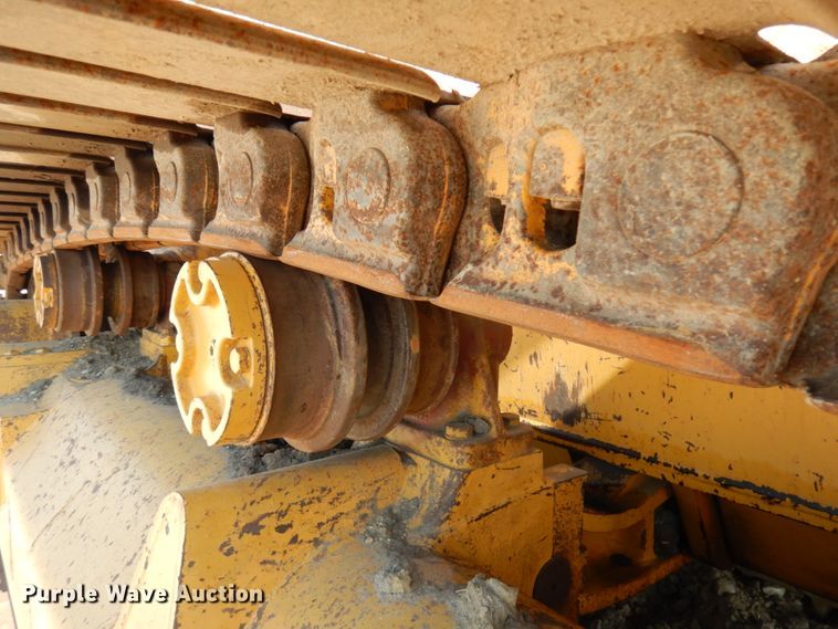 image for item IL9796 2004 John Deere 1050C  crawler tractor