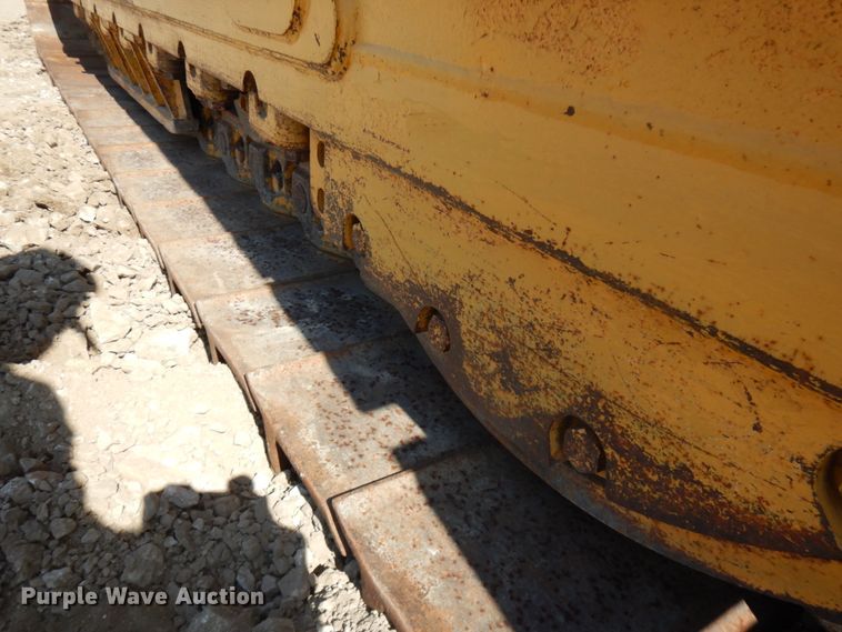 image for item IL9796 2004 John Deere 1050C  crawler tractor