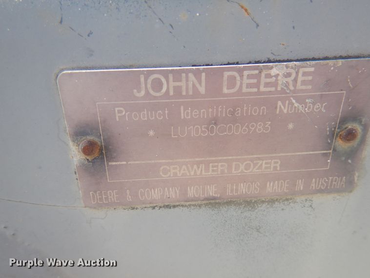 image for item IL9796 2004 John Deere 1050C  crawler tractor