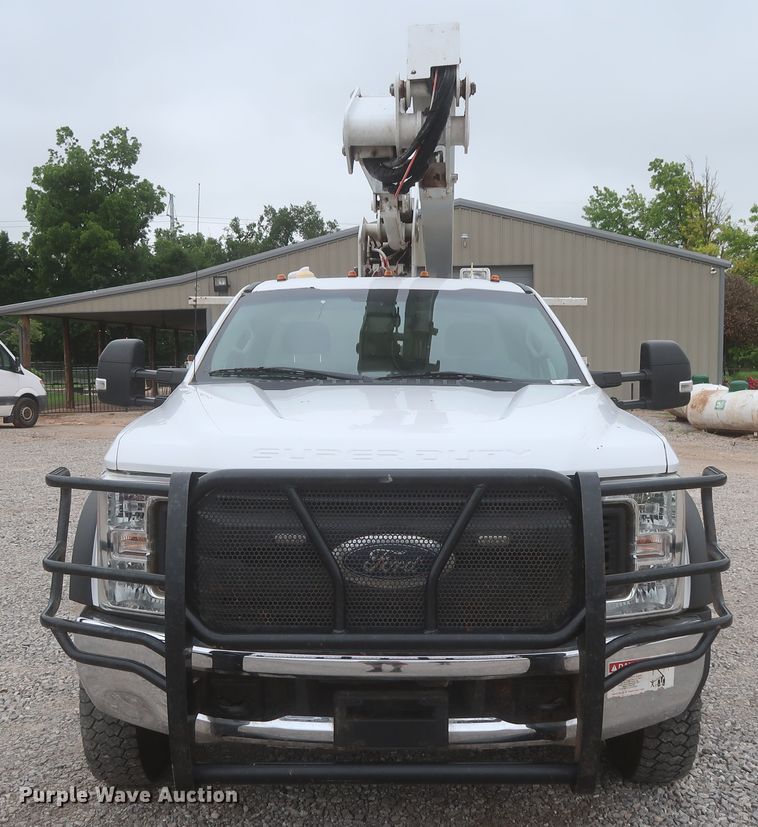 image for item IO9163 2017 Ford F550  bucket truck