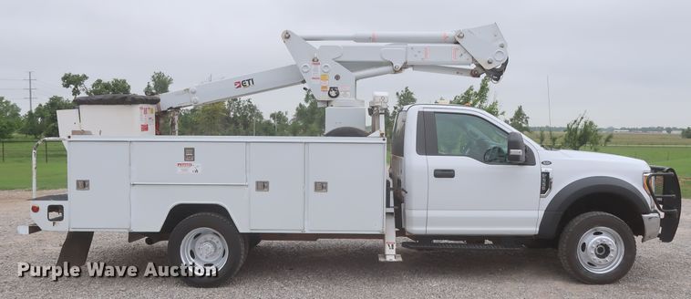image for item IO9163 2017 Ford F550  bucket truck