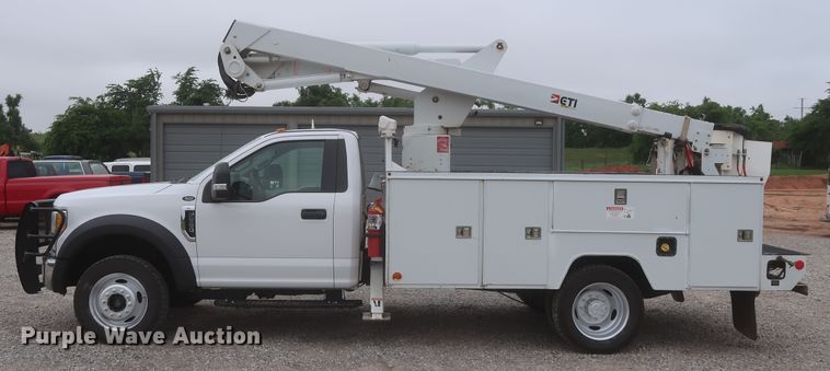 image for item IO9163 2017 Ford F550  bucket truck