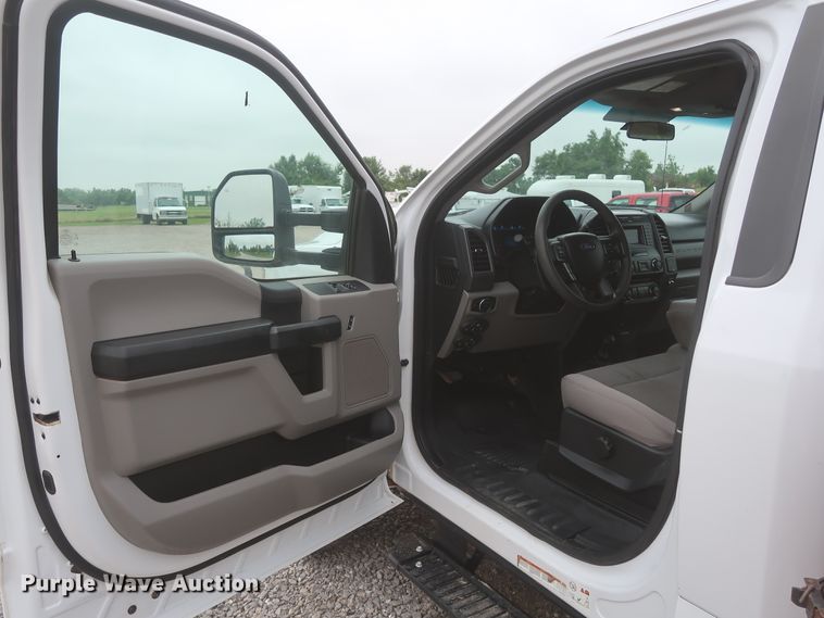 image for item IO9163 2017 Ford F550  bucket truck