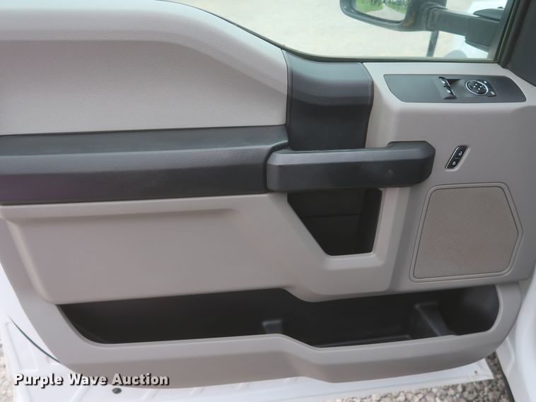 image for item IO9163 2017 Ford F550  bucket truck