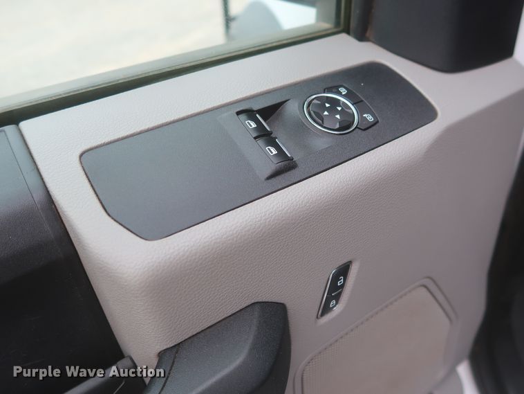 image for item IO9163 2017 Ford F550  bucket truck