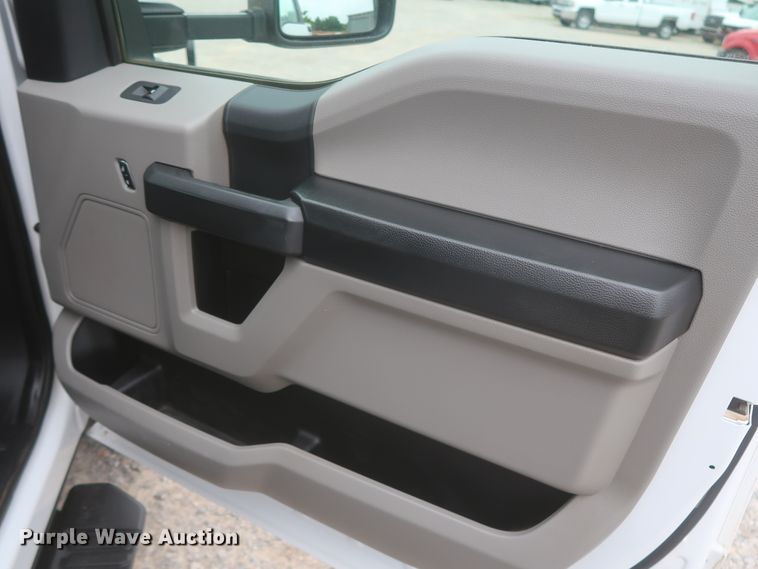 image for item IO9163 2017 Ford F550  bucket truck