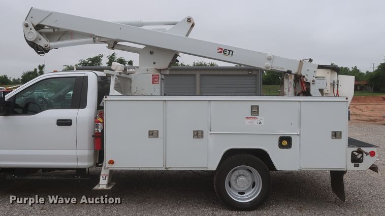 image for item IO9163 2017 Ford F550  bucket truck