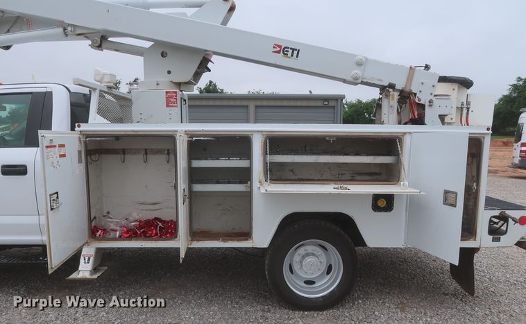 image for item IO9163 2017 Ford F550  bucket truck