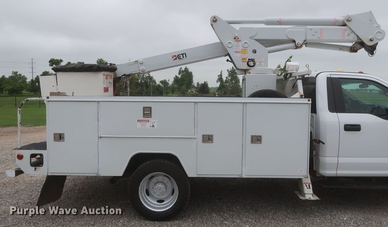 image for item IO9163 2017 Ford F550  bucket truck