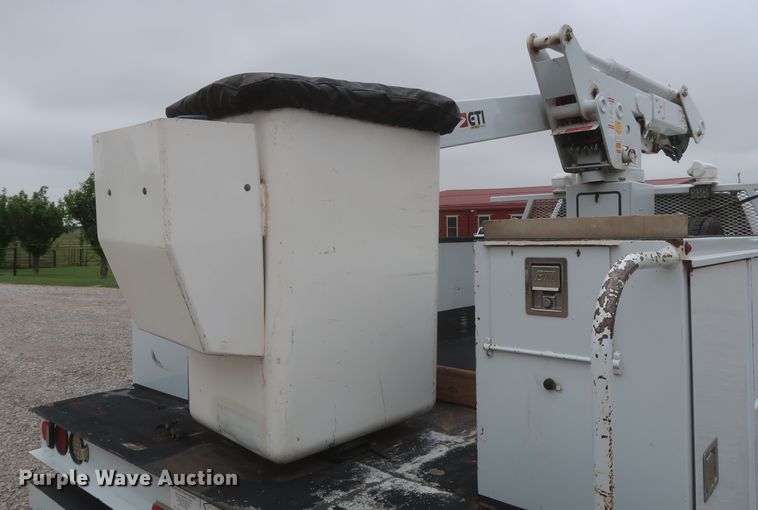 image for item IO9163 2017 Ford F550  bucket truck