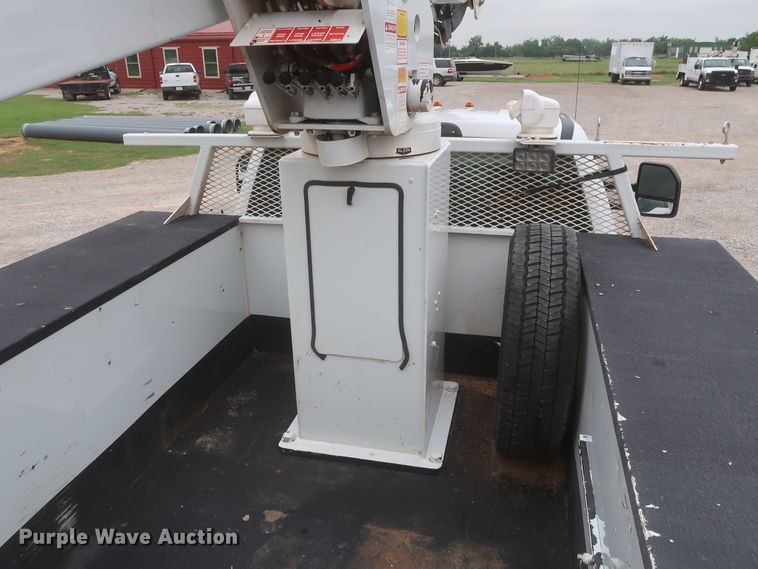 image for item IO9163 2017 Ford F550  bucket truck