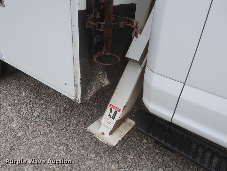 image for item IO9163 2017 Ford F550  bucket truck