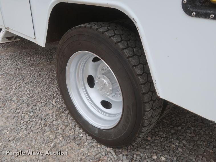 image for item IO9163 2017 Ford F550  bucket truck