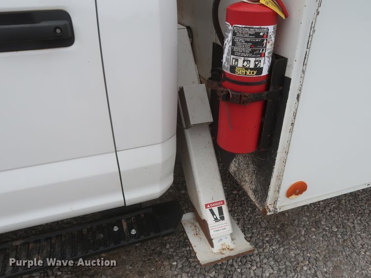 image for item IO9163 2017 Ford F550  bucket truck