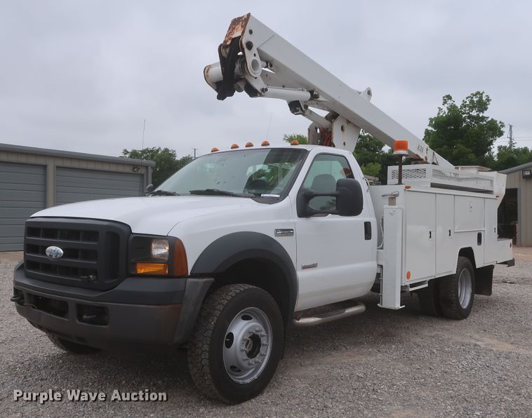 image for item IO9164 2007 Ford F550 Super Duty XL  bucket truck