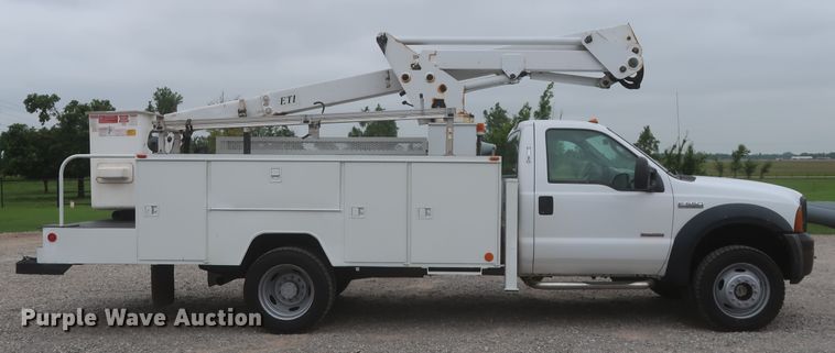 image for item IO9164 2007 Ford F550 Super Duty XL  bucket truck