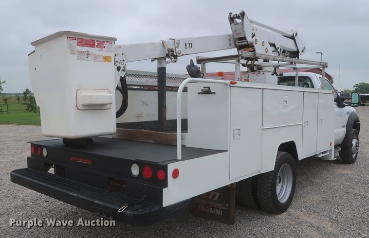 image for item IO9164 2007 Ford F550 Super Duty XL  bucket truck