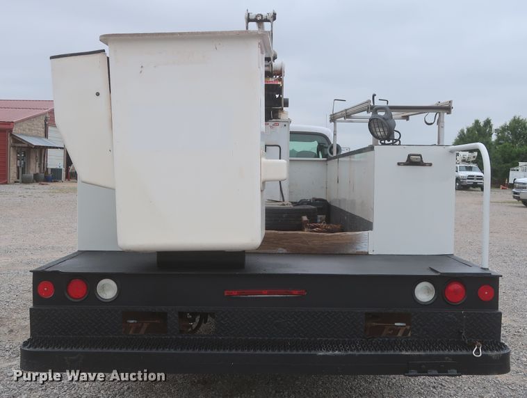 image for item IO9164 2007 Ford F550 Super Duty XL  bucket truck