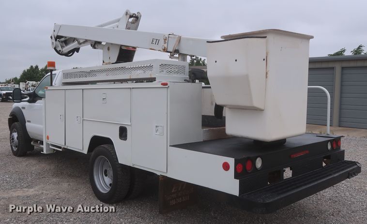 image for item IO9164 2007 Ford F550 Super Duty XL  bucket truck
