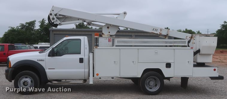 image for item IO9164 2007 Ford F550 Super Duty XL  bucket truck