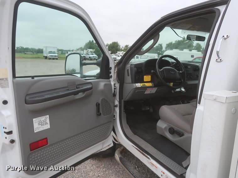 image for item IO9164 2007 Ford F550 Super Duty XL  bucket truck