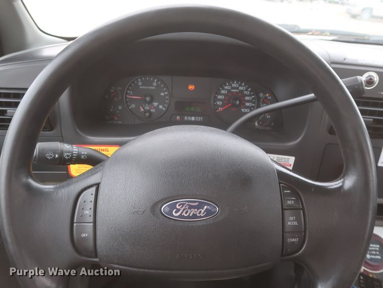 image for item IO9164 2007 Ford F550 Super Duty XL  bucket truck