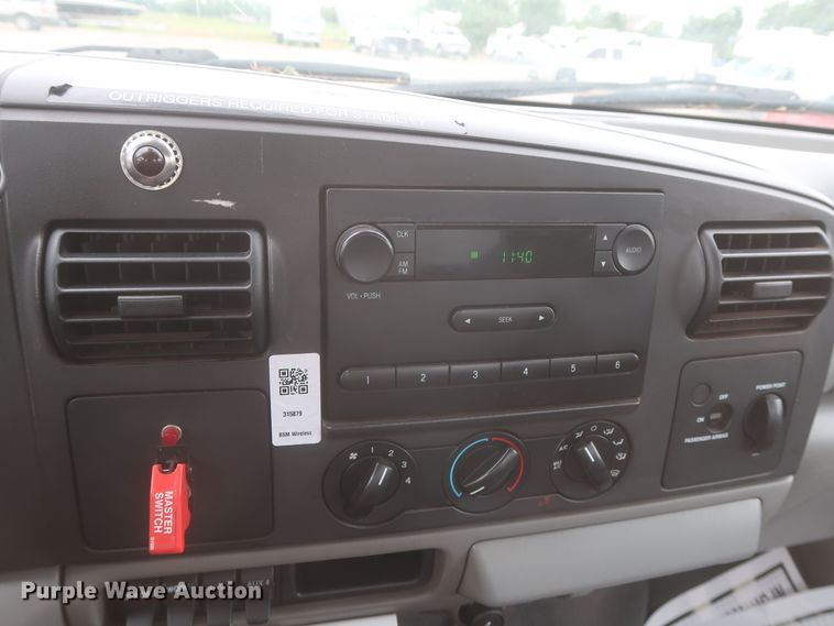 image for item IO9164 2007 Ford F550 Super Duty XL  bucket truck