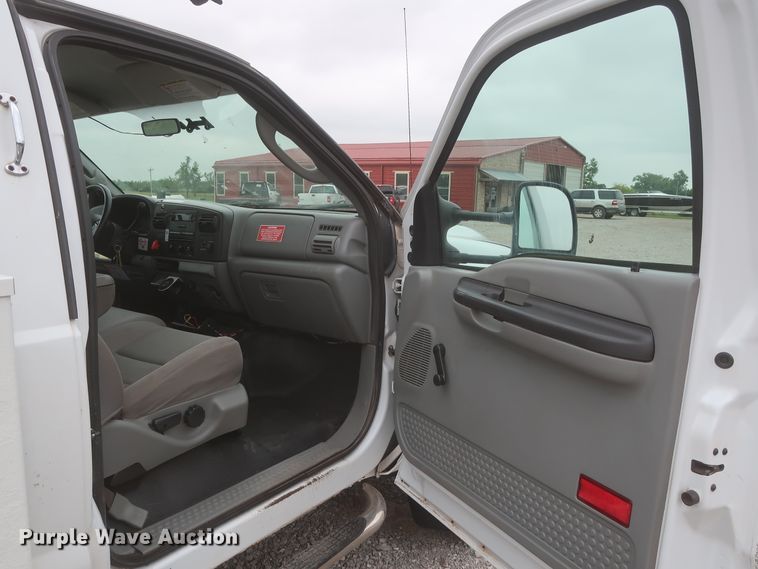 image for item IO9164 2007 Ford F550 Super Duty XL  bucket truck