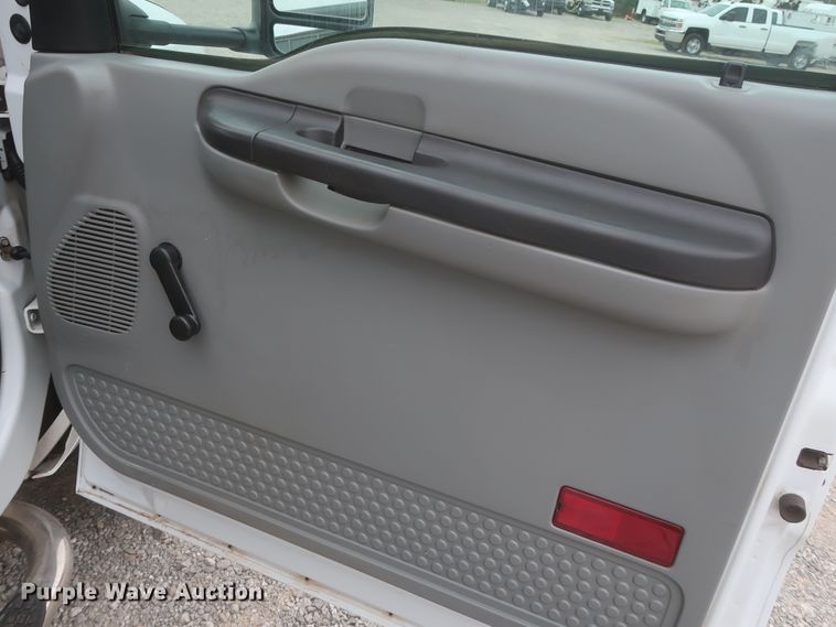 image for item IO9164 2007 Ford F550 Super Duty XL  bucket truck