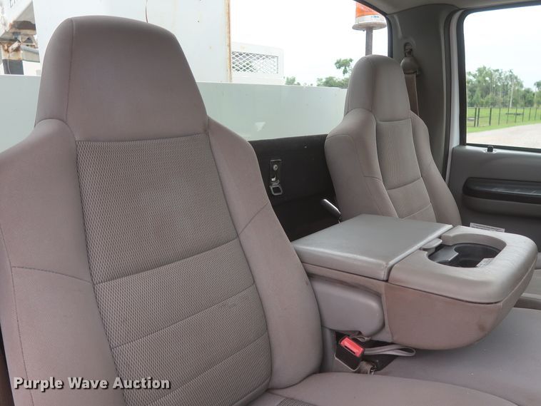 image for item IO9164 2007 Ford F550 Super Duty XL  bucket truck