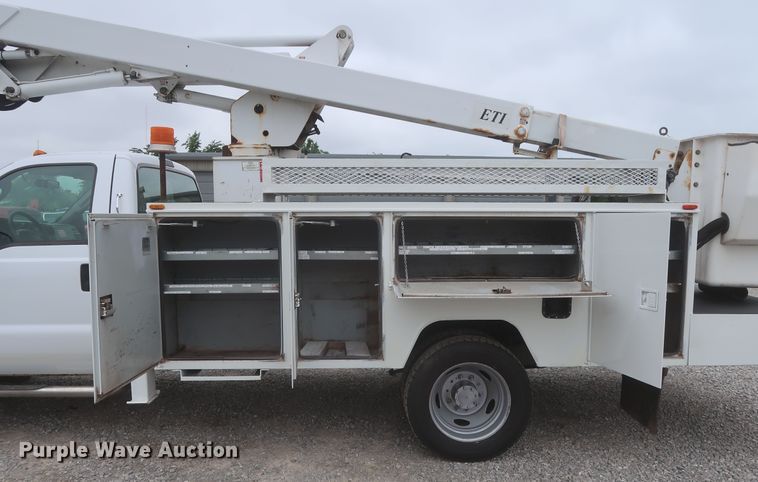 image for item IO9164 2007 Ford F550 Super Duty XL  bucket truck
