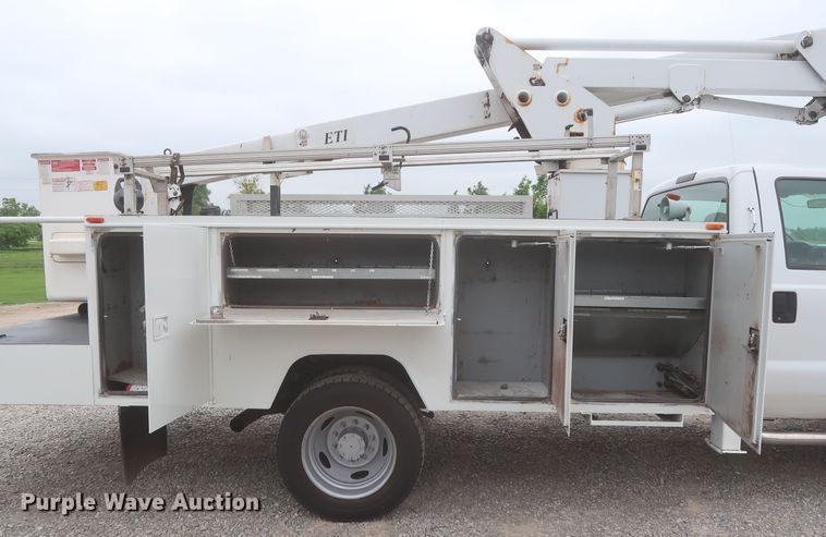 image for item IO9164 2007 Ford F550 Super Duty XL  bucket truck