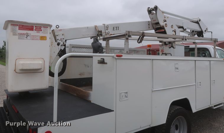 image for item IO9164 2007 Ford F550 Super Duty XL  bucket truck
