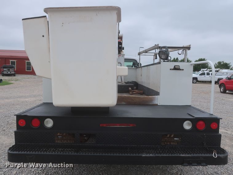 image for item IO9164 2007 Ford F550 Super Duty XL  bucket truck