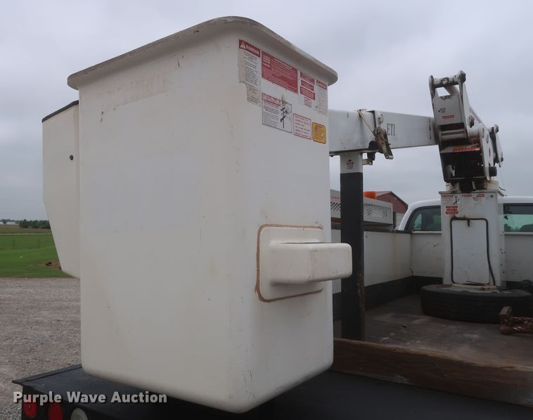 image for item IO9164 2007 Ford F550 Super Duty XL  bucket truck