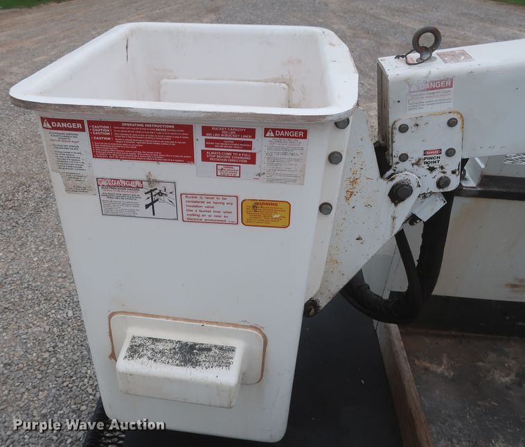 image for item IO9164 2007 Ford F550 Super Duty XL  bucket truck