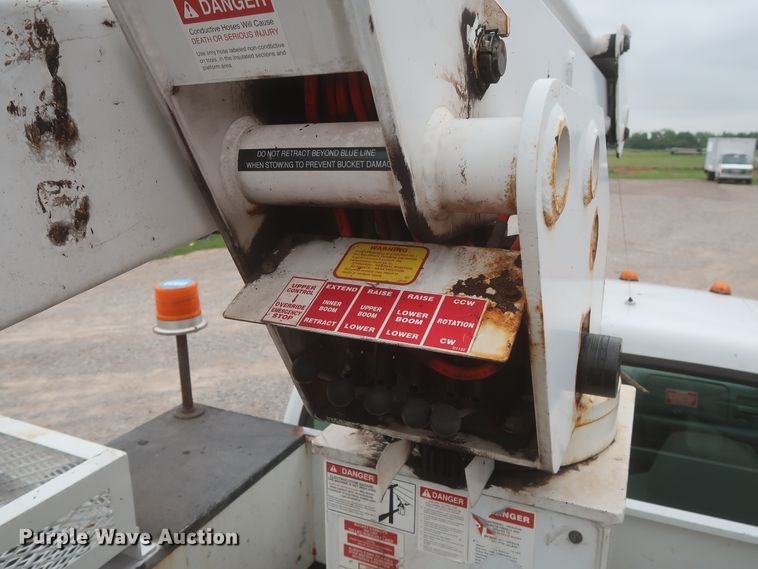 image for item IO9164 2007 Ford F550 Super Duty XL  bucket truck