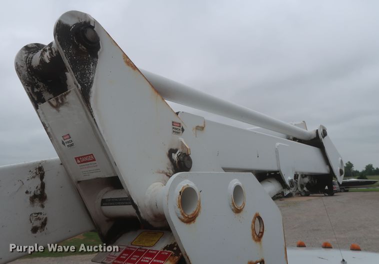 image for item IO9164 2007 Ford F550 Super Duty XL  bucket truck