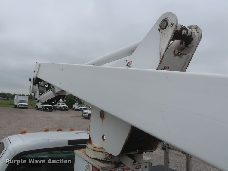 image for item IO9164 2007 Ford F550 Super Duty XL  bucket truck