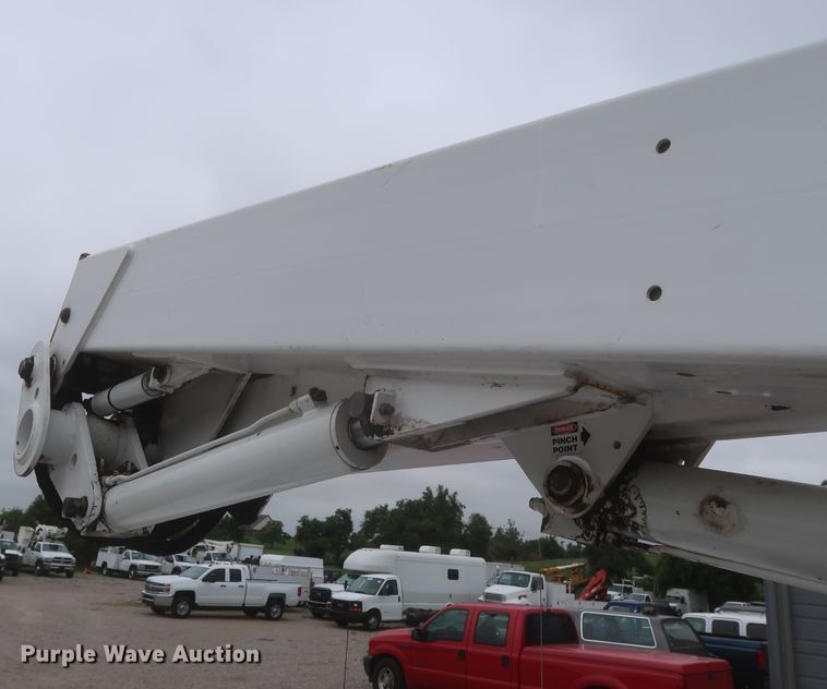 image for item IO9164 2007 Ford F550 Super Duty XL  bucket truck