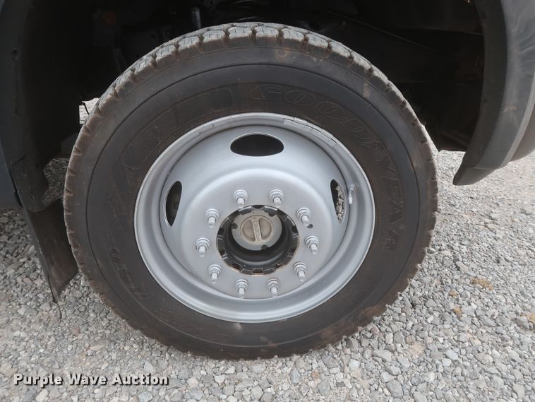 image for item IO9164 2007 Ford F550 Super Duty XL  bucket truck