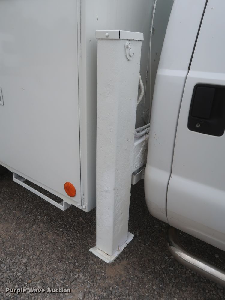 image for item IO9164 2007 Ford F550 Super Duty XL  bucket truck